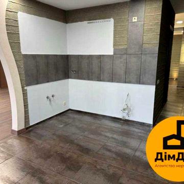 Продаж квартири Срібнокільська 2а