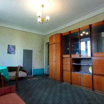 Продам 3-х кімнатну сталінку, Дарниицька площа (вул.Каденюка, 2\35)