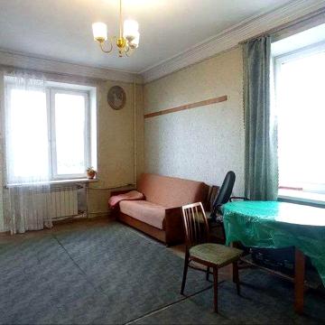 Продам 3-х кімнатну сталінку, Дарниицька площа (вул.Каденюка, 2\35)
