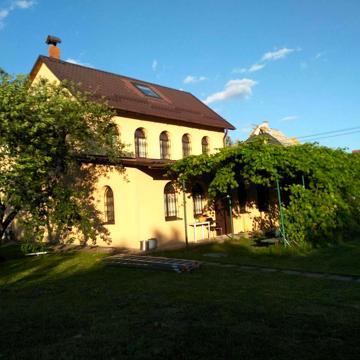Центральна, 1