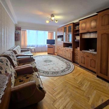 Продається простора 2-кім. “чешка” біля метро Лівобережна та Дніпра