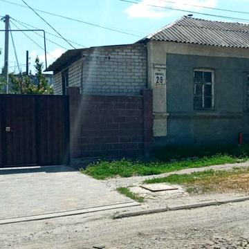 Дом, часть дома с большим подвалом ,красная линия ,под магазин,кабинет