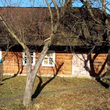 Будинок з земельною ділянкою