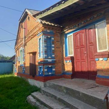 Продам будинок в центрі селі Швайківка не дорого!