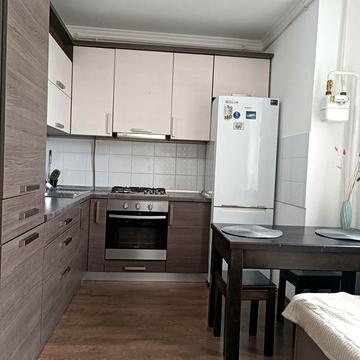 Двокімнатна квартира на Університетській поруч з парком