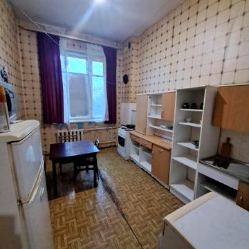 Гарнізонна вул., 8