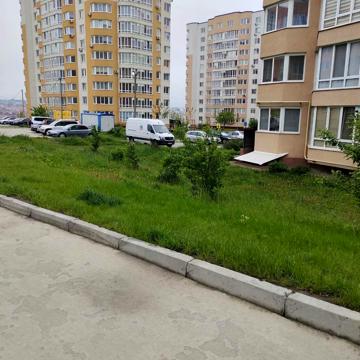 Будівельників вул., 4
