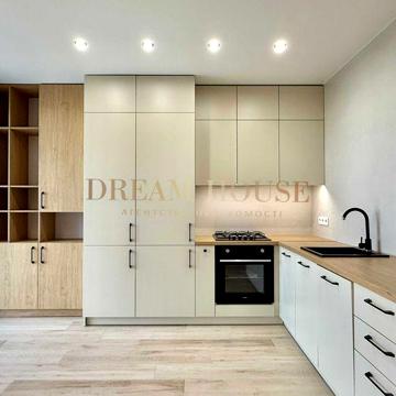 Продаж квартири з кухнею 17,6кв.м.! Газове опалення ЖК Київський