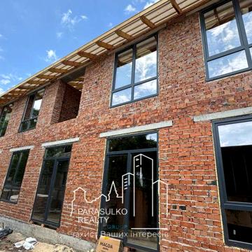 Продам сучасний таунхаус у центральній частині міста