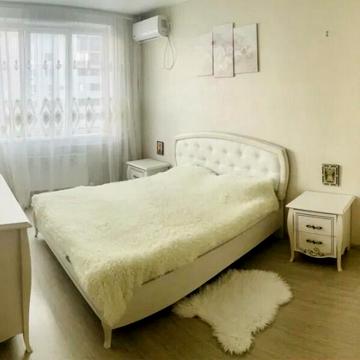 Михайла Грушевського вул., 30б