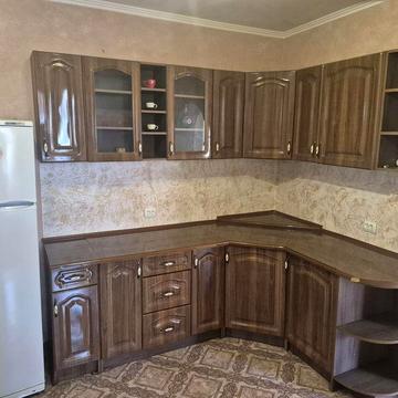 Здається будинок є паркомісто..