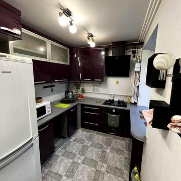 Продаж 2 кімнатної квартири, центр міста, з меблями і технікою