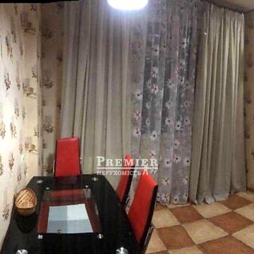 Простора квартира на Висоцького з ремонтом