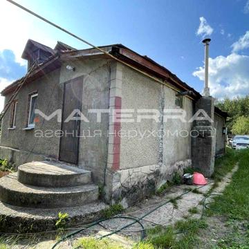 Малютянка продам пів будинку 57 м2 з виходом у ліс та своїм озером