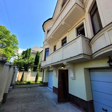 Продаж будинку біля центру та парку Шевченка