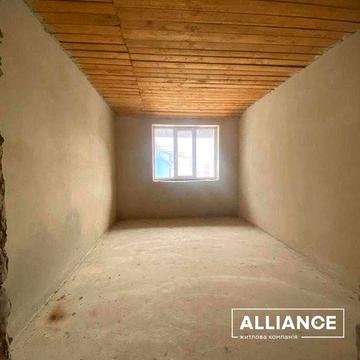 Продам трикімнатну квартиру в центрі