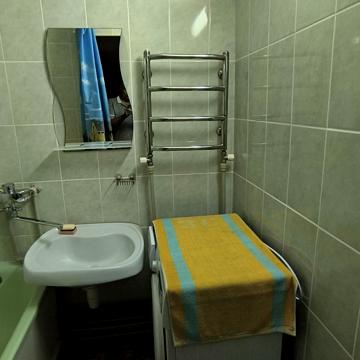 Державності вул., 35