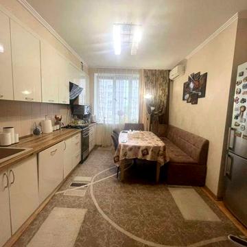 Продам простору 3 кімнатну квартиру р-н зуп. Козацька