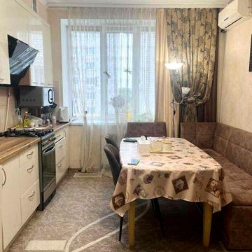 Продам простору 3 кімнатну квартиру р-н зуп. Козацька