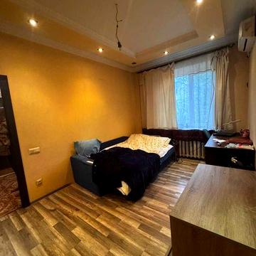 Продаж 2-кім. квартири по вул. Городоцька + цегляний гараж 16.8 кв.м.
