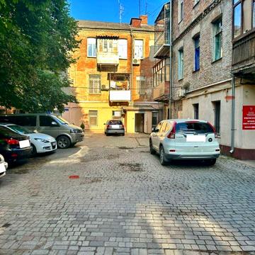 Неймовірно доступна 2-к квартира в центрі міста