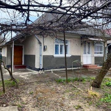 Продам будинок м. Хотин з ділянкою