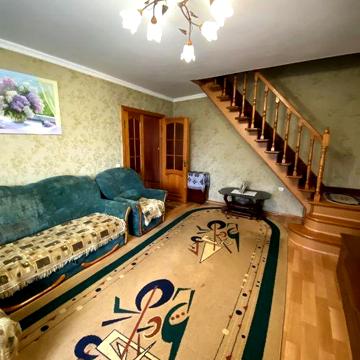 Двохрівнева квартира в центрі