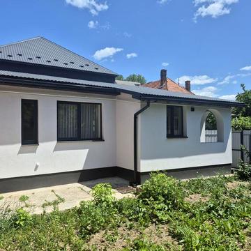 Продаж новобудови з ділянкою .