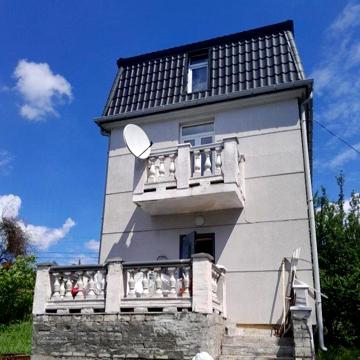 Продаю будинок-дача 3п.цегла,80кв.м.4кімнати,кухня.коридор.