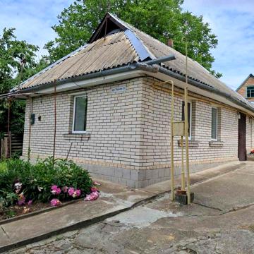 Продаж будинку та земельної ділянки
