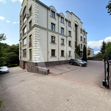 Таджицька вул., 1