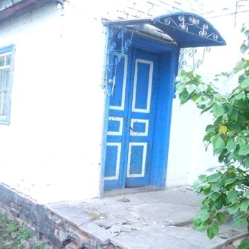 Цегляний будинок в селі Білошапки