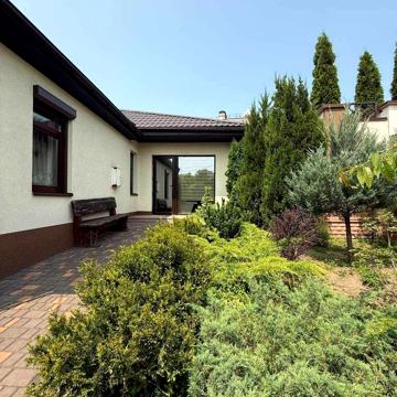 Лабораторна вул., 8