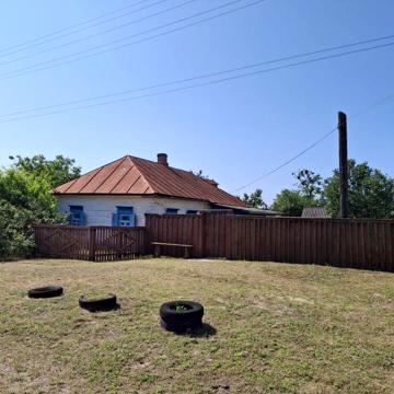 Продам земельну ділянку із житловою спорудою