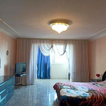 Академіка Корольова вул., 26а