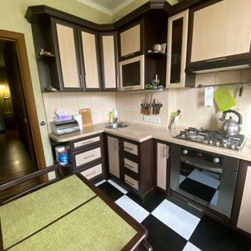 Продається 2к. квартира в центрі з гаражом, садом та меблями