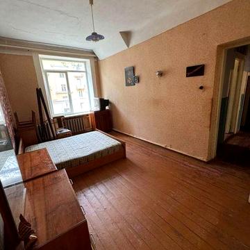 Продаж трикімнатної квартири в смт. Озерне