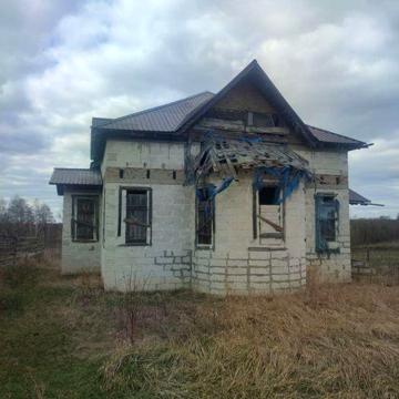 Двух поверховий будинок