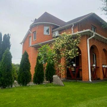 Продаж 2 поверхового будинку з верандою і ділянкою на 10 соток