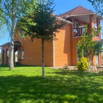 Продаж 2 поверхового будинку з верандою і ділянкою на 10 соток