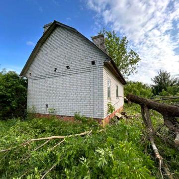 Будиночок із земельною ділянкою