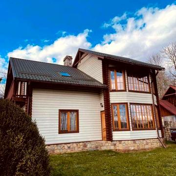 Будинок в карпатах є своє джерело.