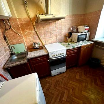 Центр біля Мед Академії парковка для авто