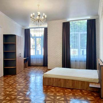 Миколая Коперника вул., 44