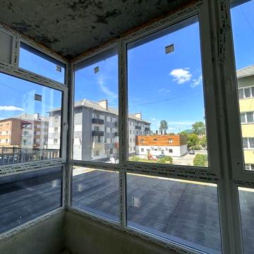 ТЕРМІНОВО! Продається простора 3-кімнатна кв. з терасою у м. Долина