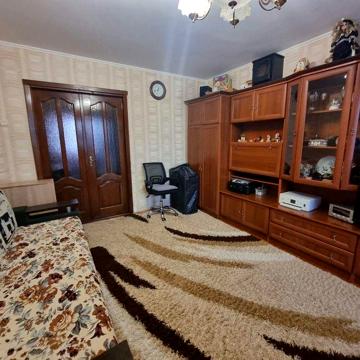 На продаж двокімнатна квартира