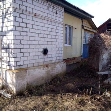 Гарний будинок в мальовничому селі...