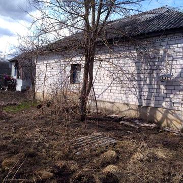 Гарний будинок в мальовничому селі...