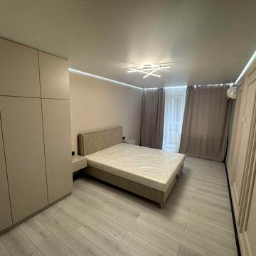 Здається 2 кімнатна в центрі міста .