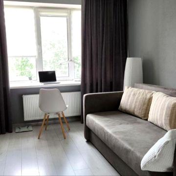Продаж великої 1к квартири вул. Полтавська 6, З БАЛКОНОМ ТА КОМОРОЮ